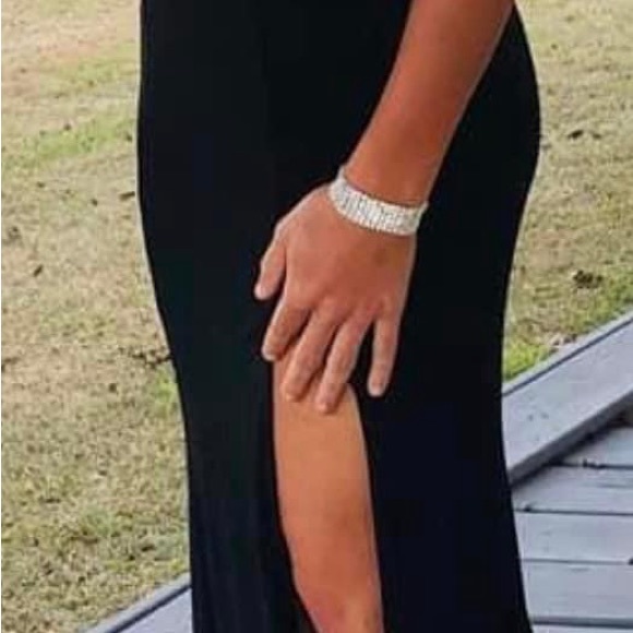 Like new, slit in the side, feathers around the top - Picture 3 of 6